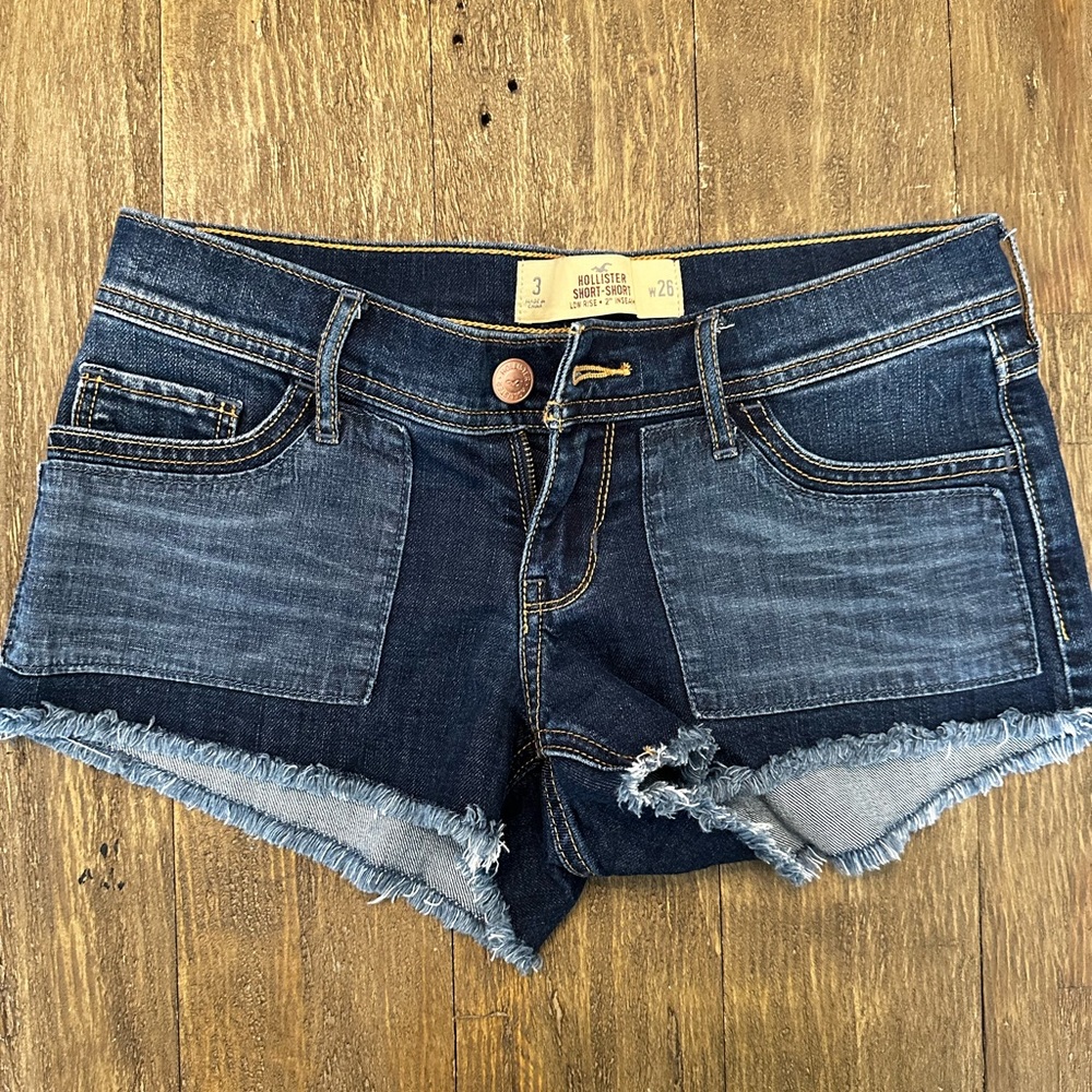 Super cute two tone Hollister denim shorts